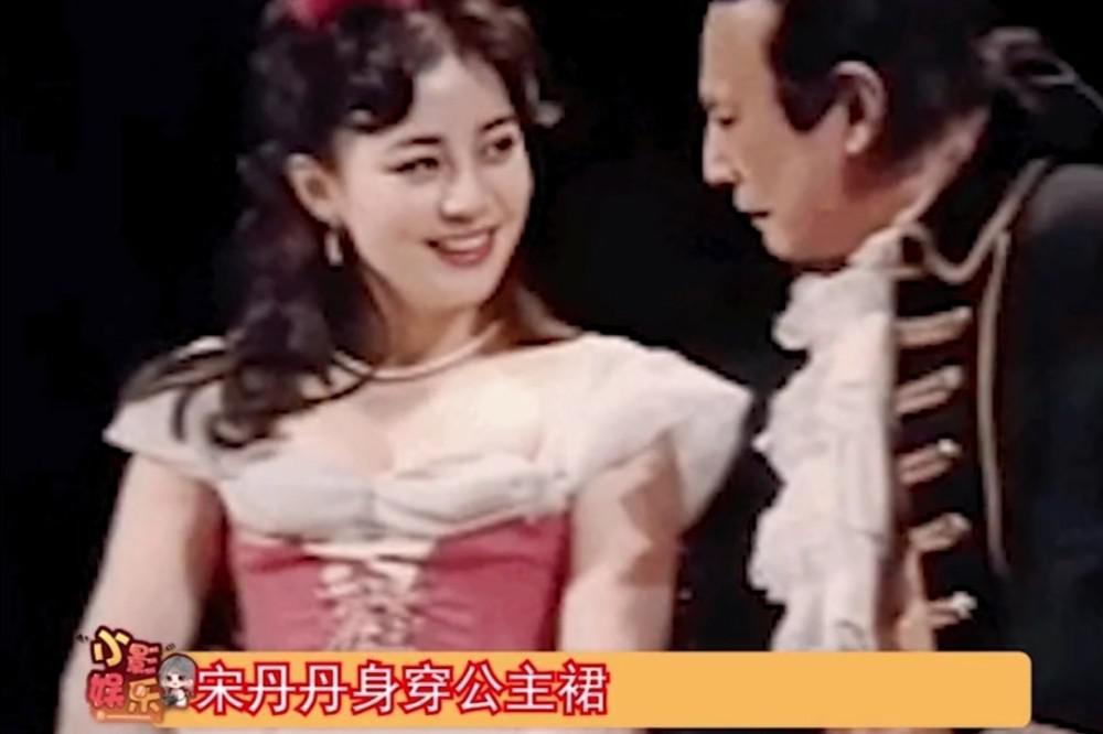 宋丹丹25岁剧照像迪斯尼在逃公主，五官精致，难怪说杨紫不好看|宋丹丹|杨紫|在逃_新浪新闻