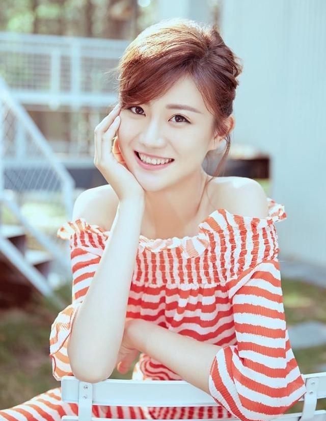 牟星的清纯美照优雅迷人