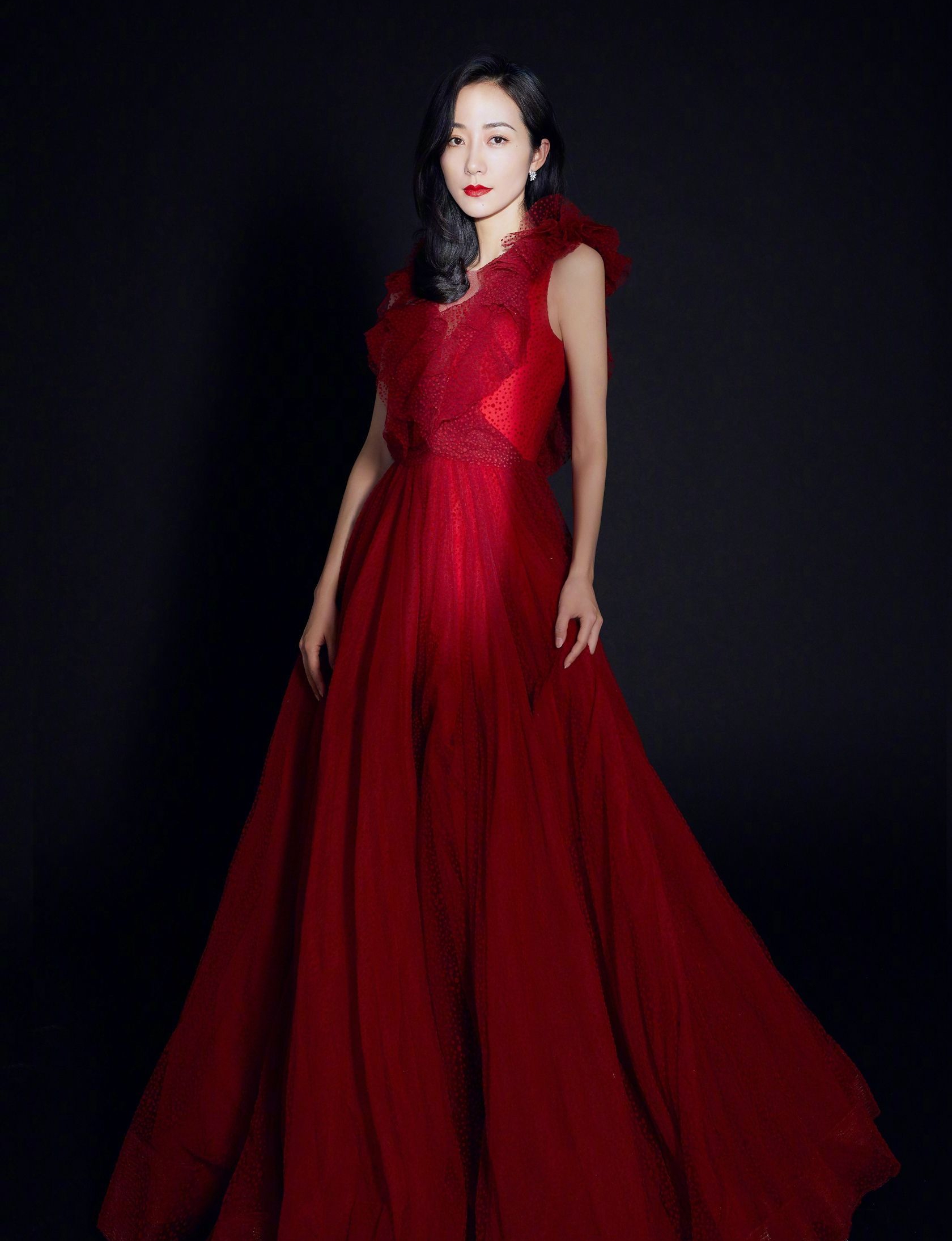 韩雪红色连衣裙礼服时尚写真灵动优雅娇俏可人