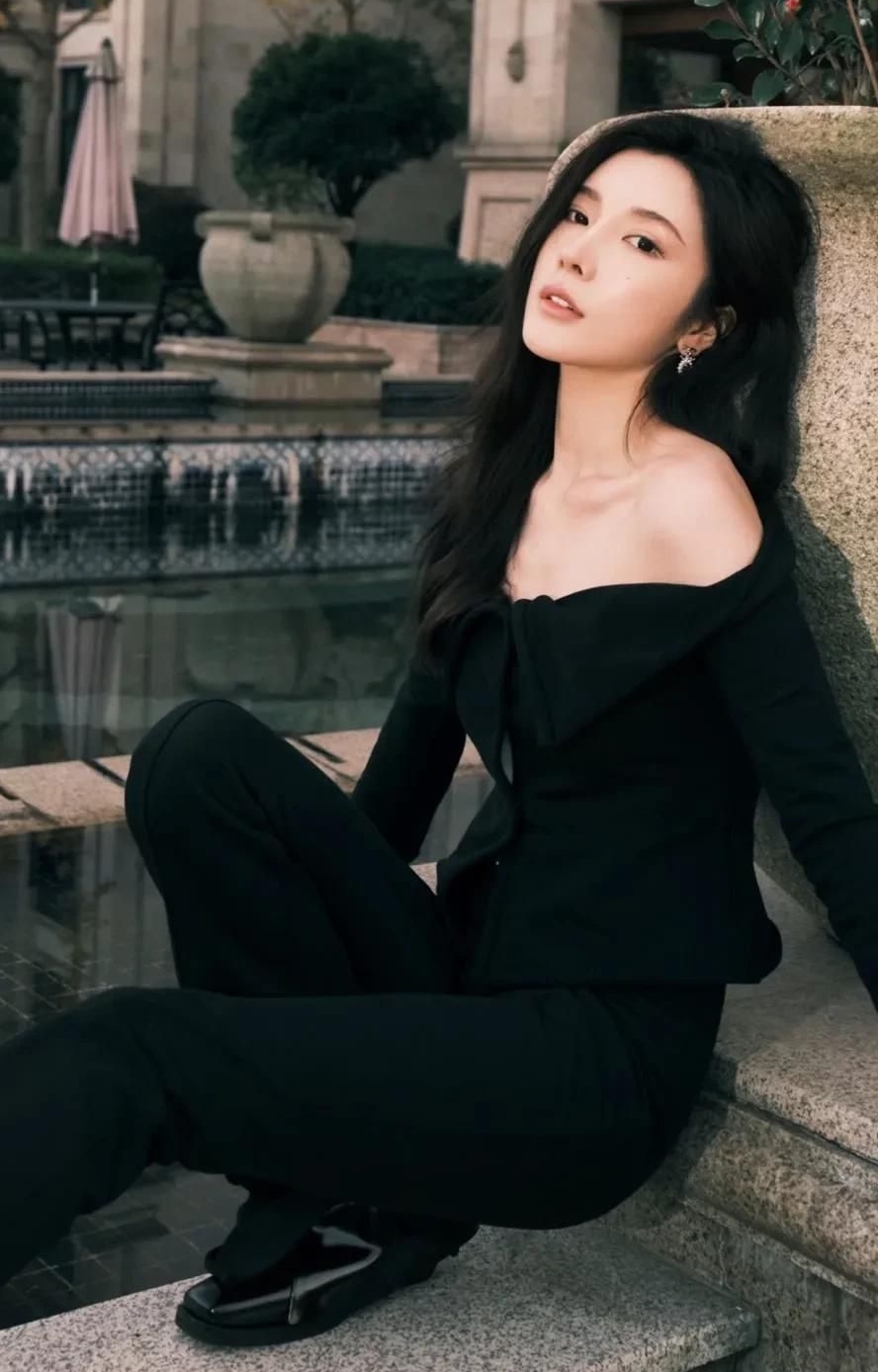 戴燕妮清纯绝美俏丽写真优雅迷人