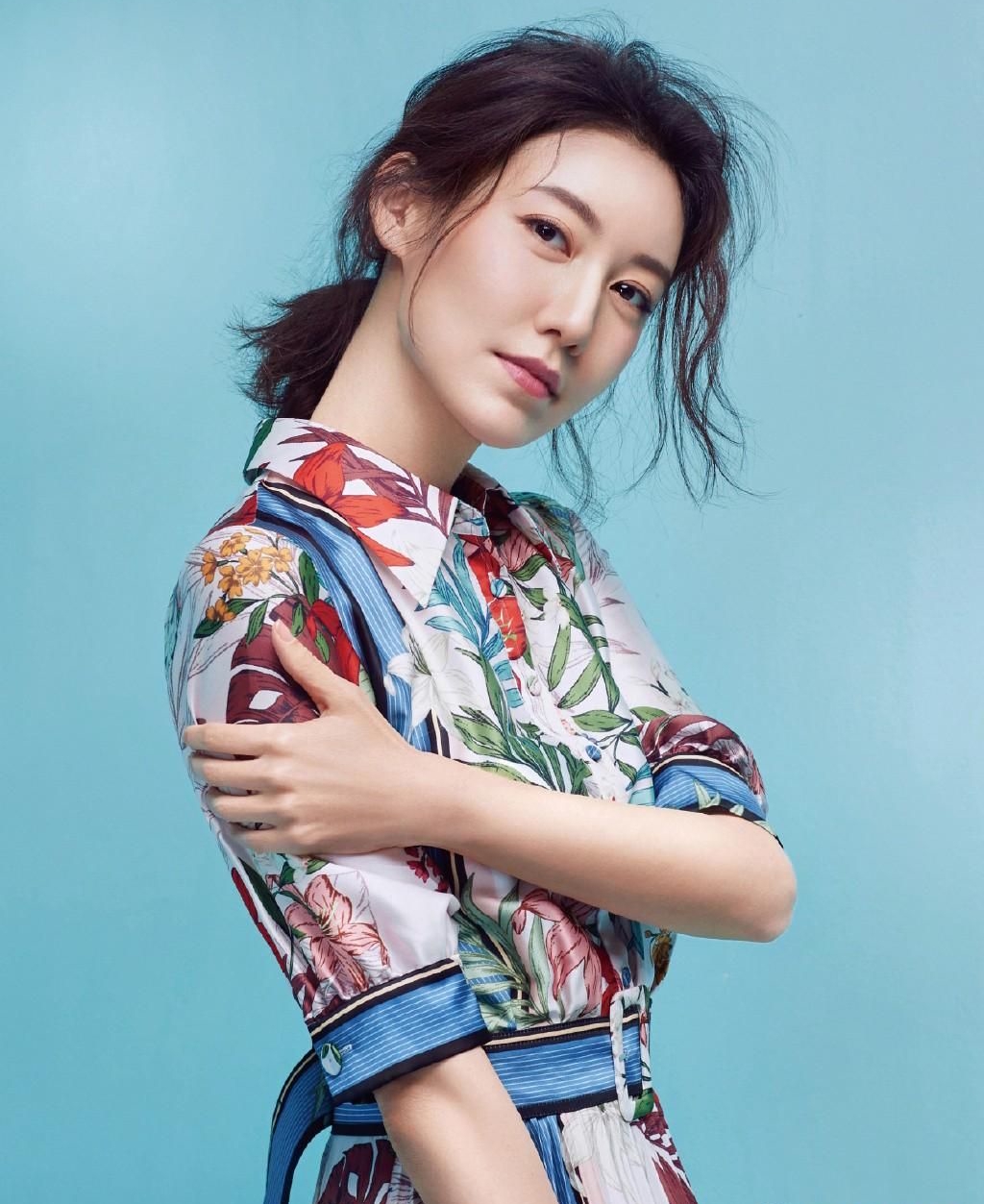 高露气质优雅写真:高贵冷艳,娇俏可人!_高清图集_新浪网