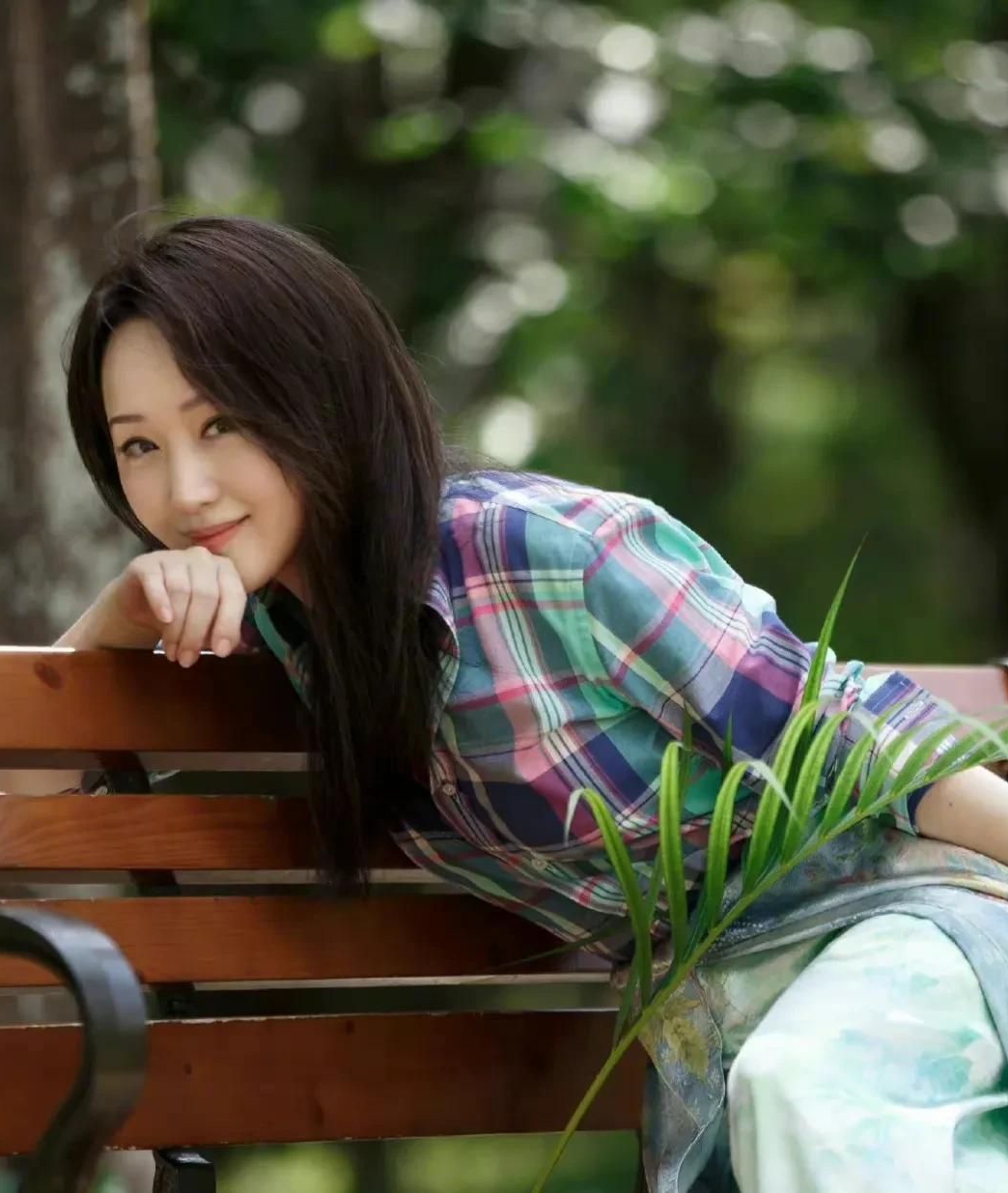 甜歌皇后杨钰莹,温柔甜美,温婉秀丽的写真集!__财经头条