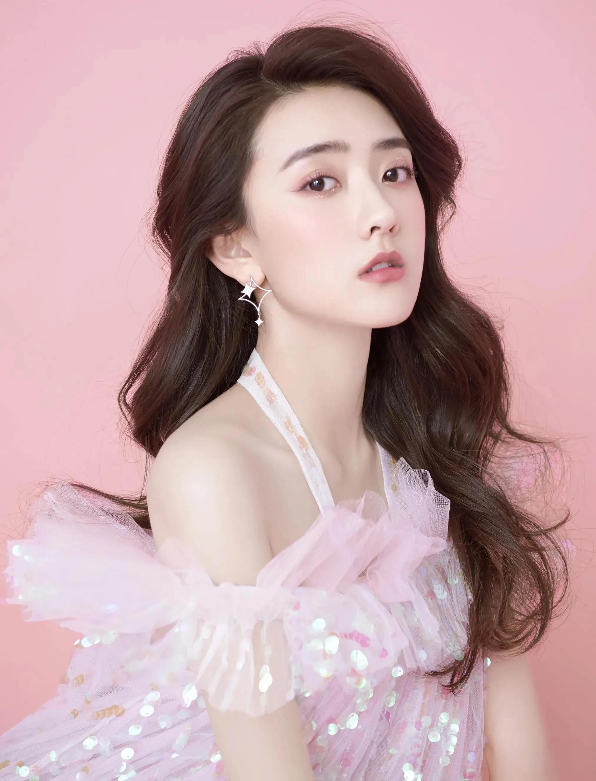 气质女神梁洁唯美写真,美丽可爱!__财经头条