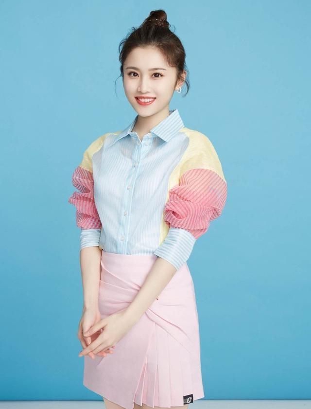 张慧雯的惊艳美照清纯可人