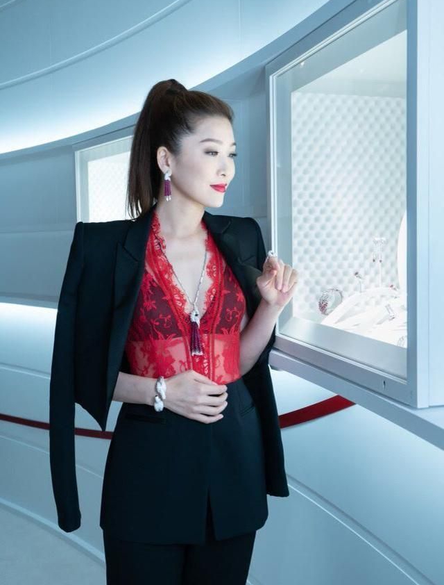 周丽淇的优雅美照美丽大方