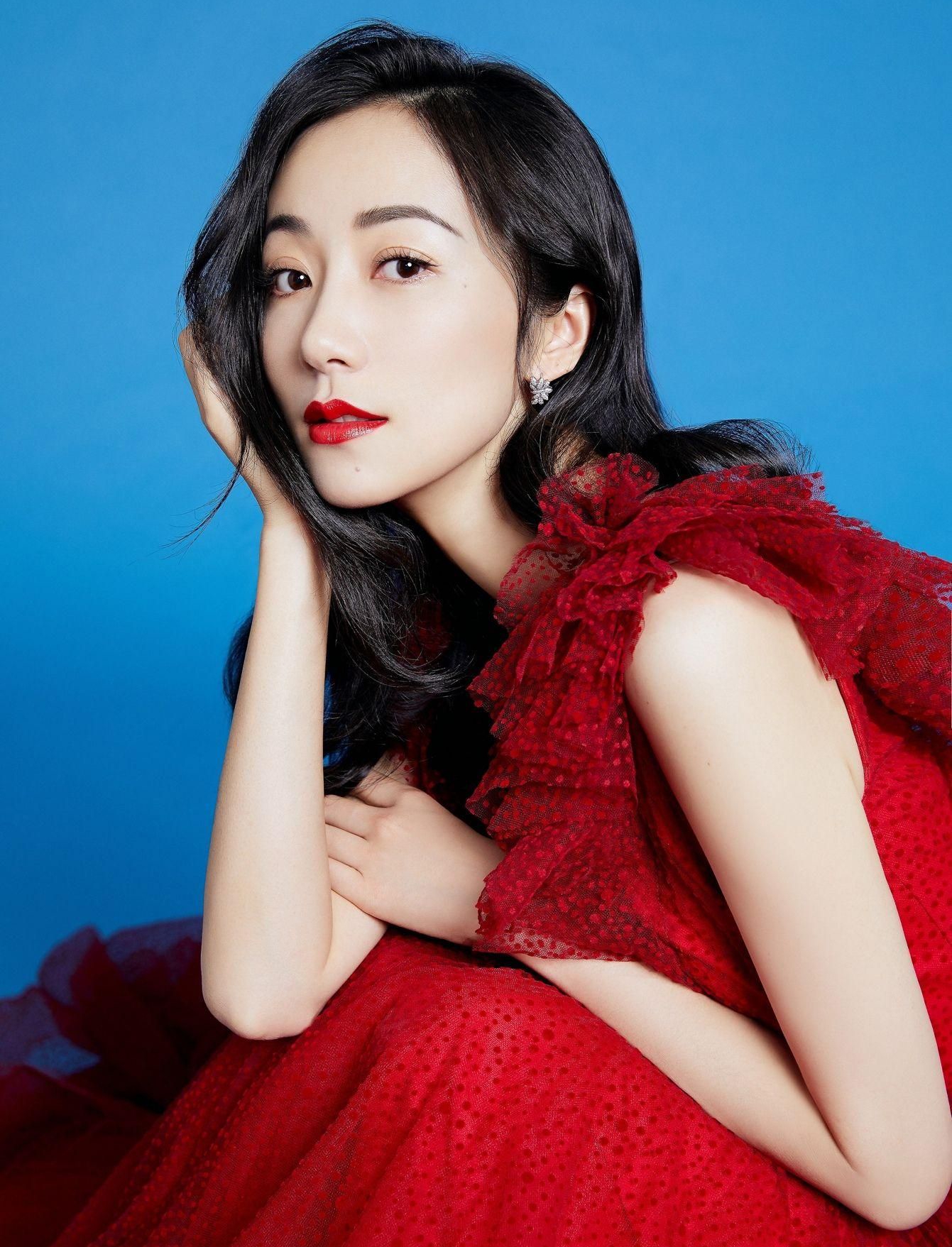 韩雪红色连衣裙礼服时尚写真灵动优雅美艳动人