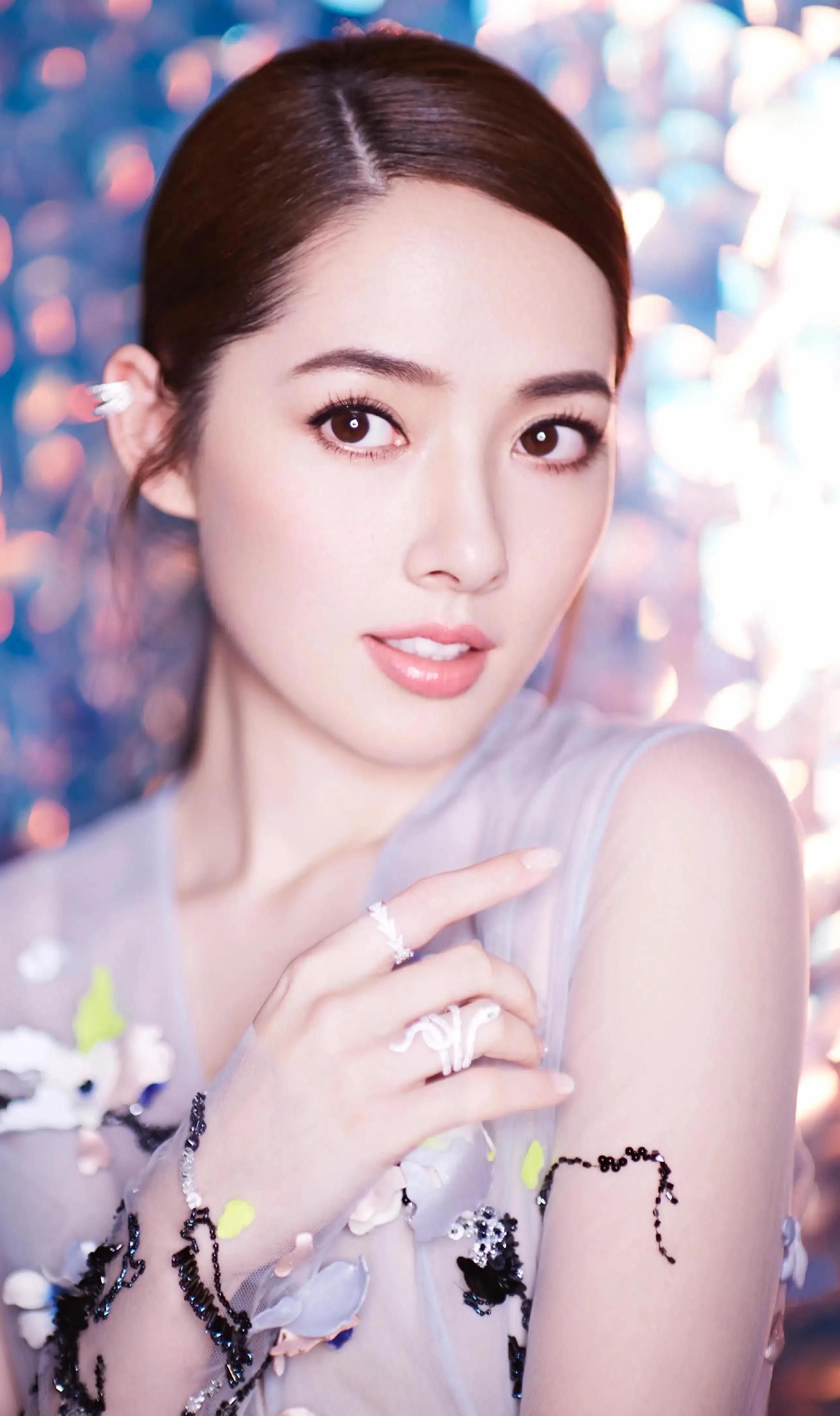 气质女神郭碧婷美图,美艳可人!__财经头条