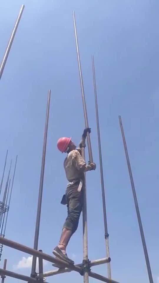 工地上的架子工,600块一天,每天都是拿命换的!