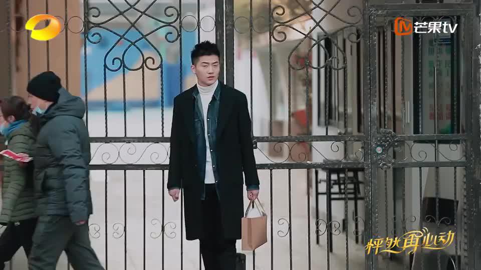 怦然再心动:黄奕王侃母校约会浪漫到爆,偶遇弄堂熟人,回忆满满