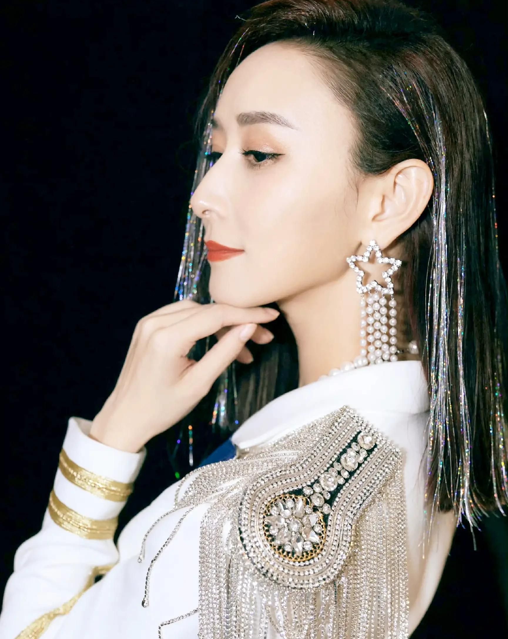 胡静,楚楚动人,温柔大方的写真照!