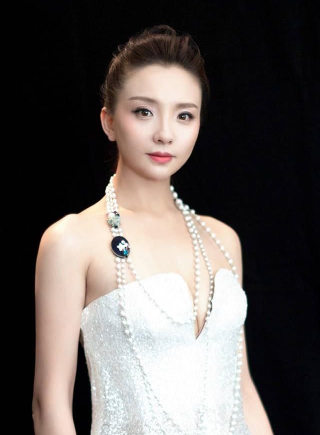 灵巧娇艳的孙茜,身材窈窕,娇俏可人!_高清图集_新浪网