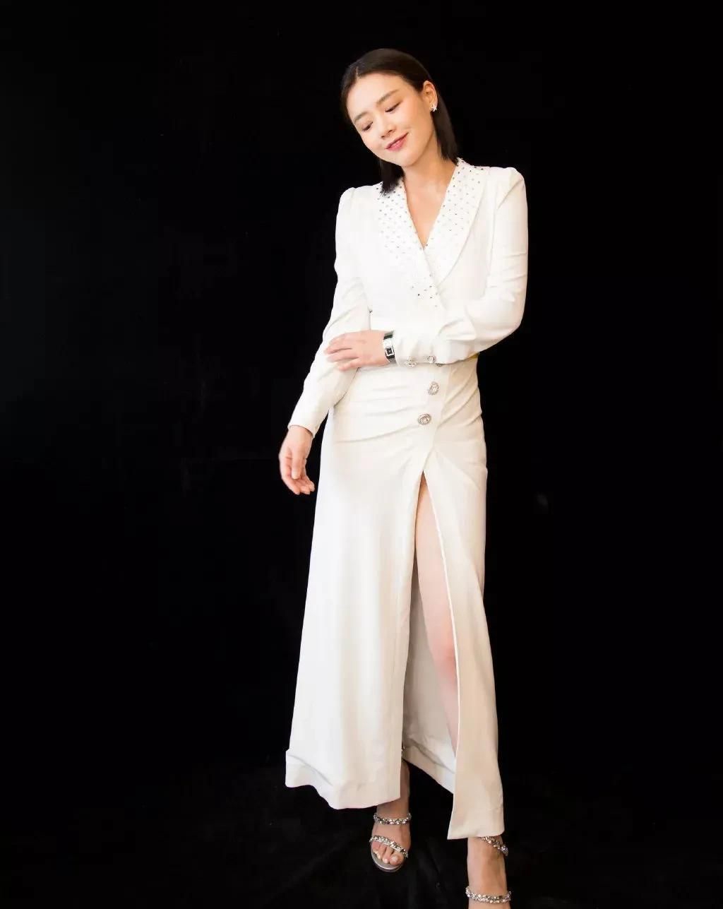 气质女神马思纯精美写真,优雅迷人!__财经头条