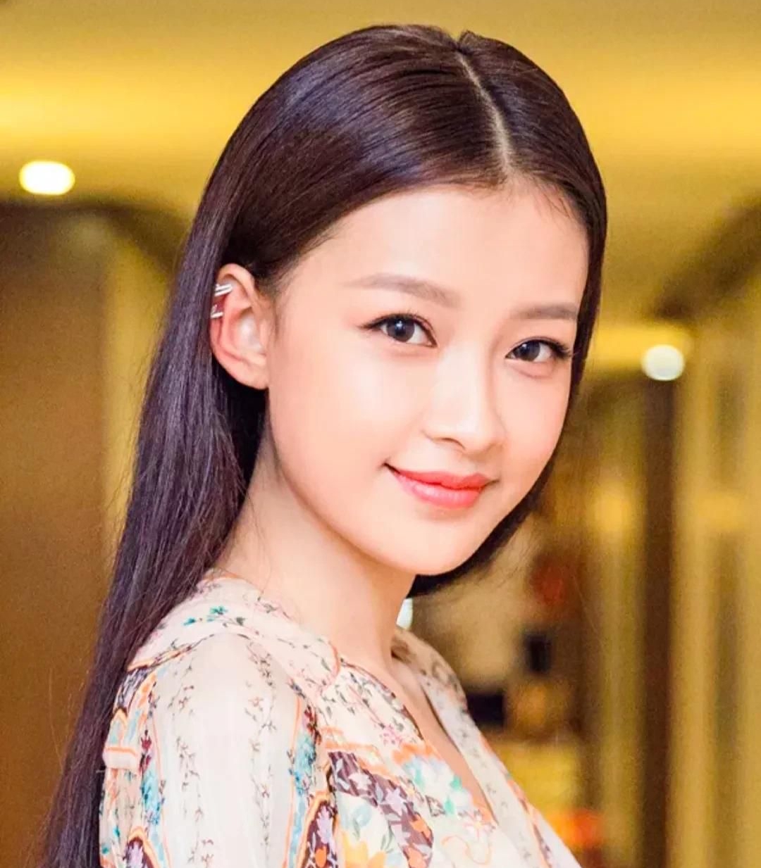 孙怡精美写真照,优雅迷人,尽显清新脱俗的美,更显妩媚灵动!