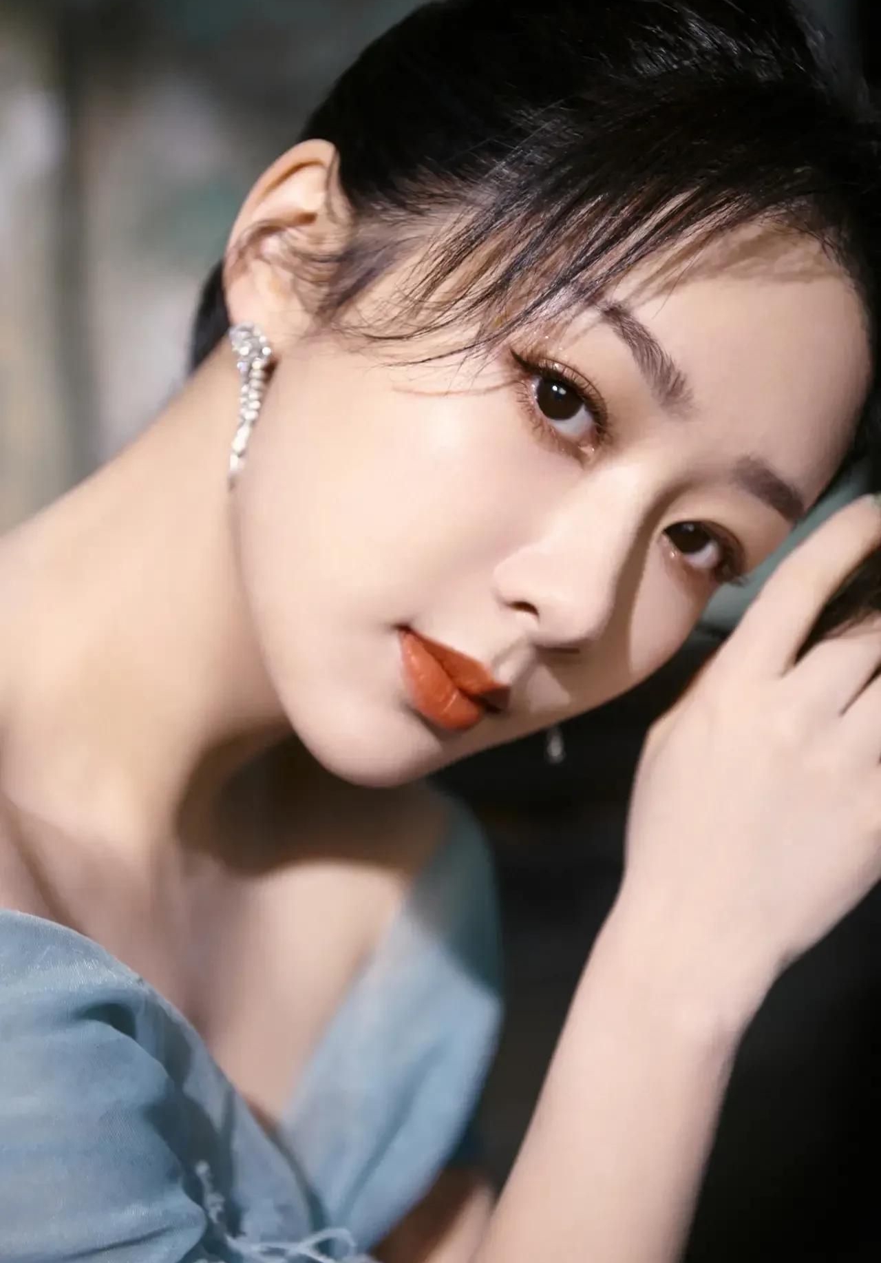 清新可爱的杨紫,清纯绝美,文雅秀丽的写真照!