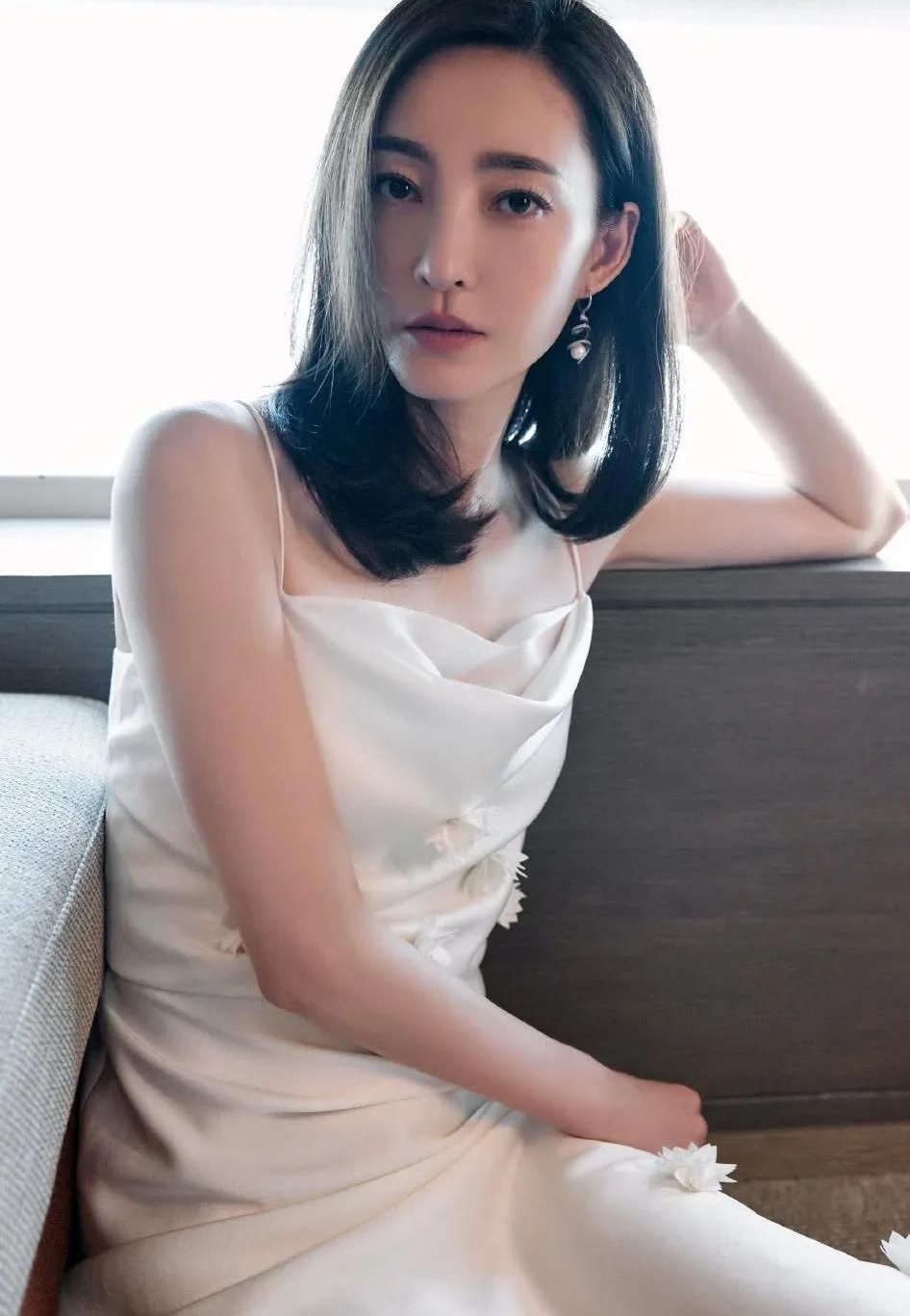 王丽坤高清淡雅时尚写真,温婉可人!_高清图集_新浪网