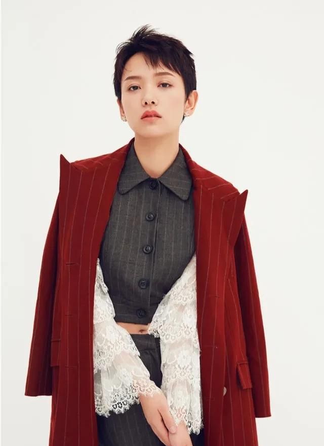 精致优雅的李晓峰,惊艳迷人,温婉秀丽的写真照!__财经头条