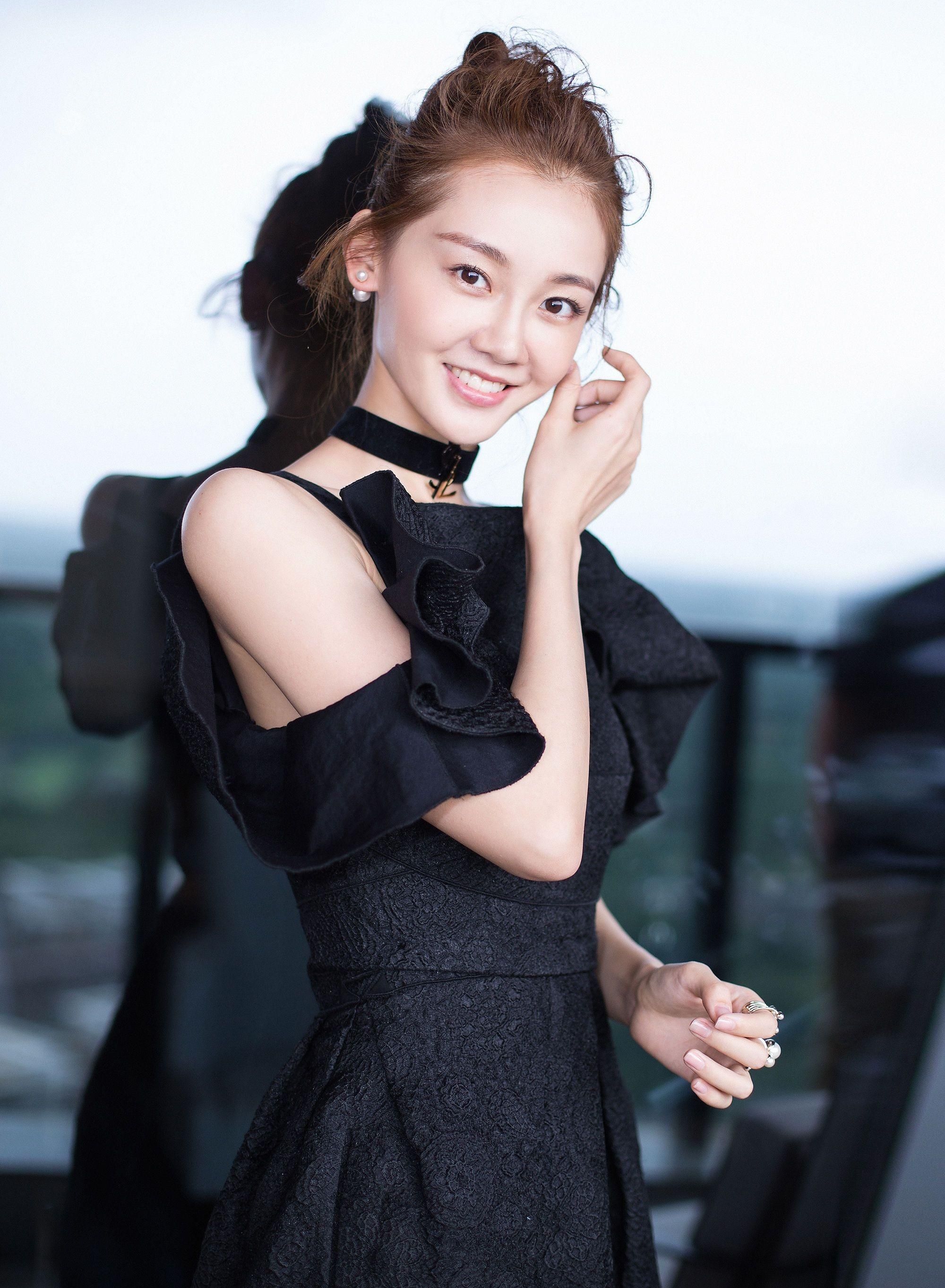 苗苗美艳写真,淡雅娴静,惊艳迷人!_高清图集_新浪网