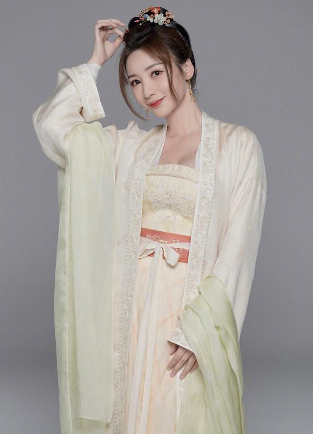 柳岩古风造型魅力迷人