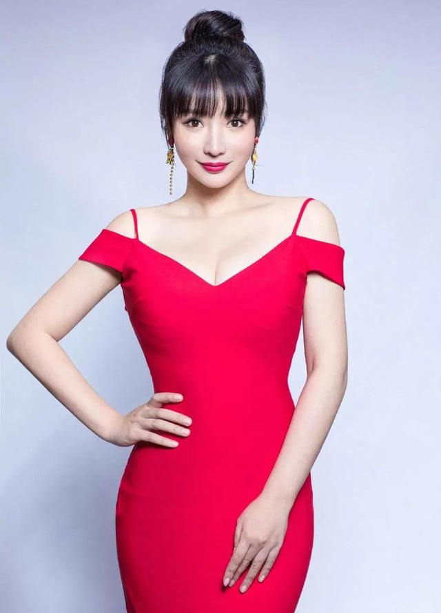 身材超好的女神柳岩,美丽惊艳!__财经头条