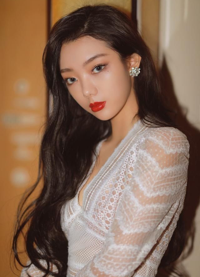 李紫婷唯美白裙沙滩美照,楚楚动人!_高清图集_新浪网