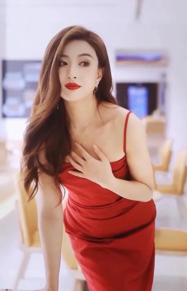 陆莹美艳动人时尚魅力气质写真