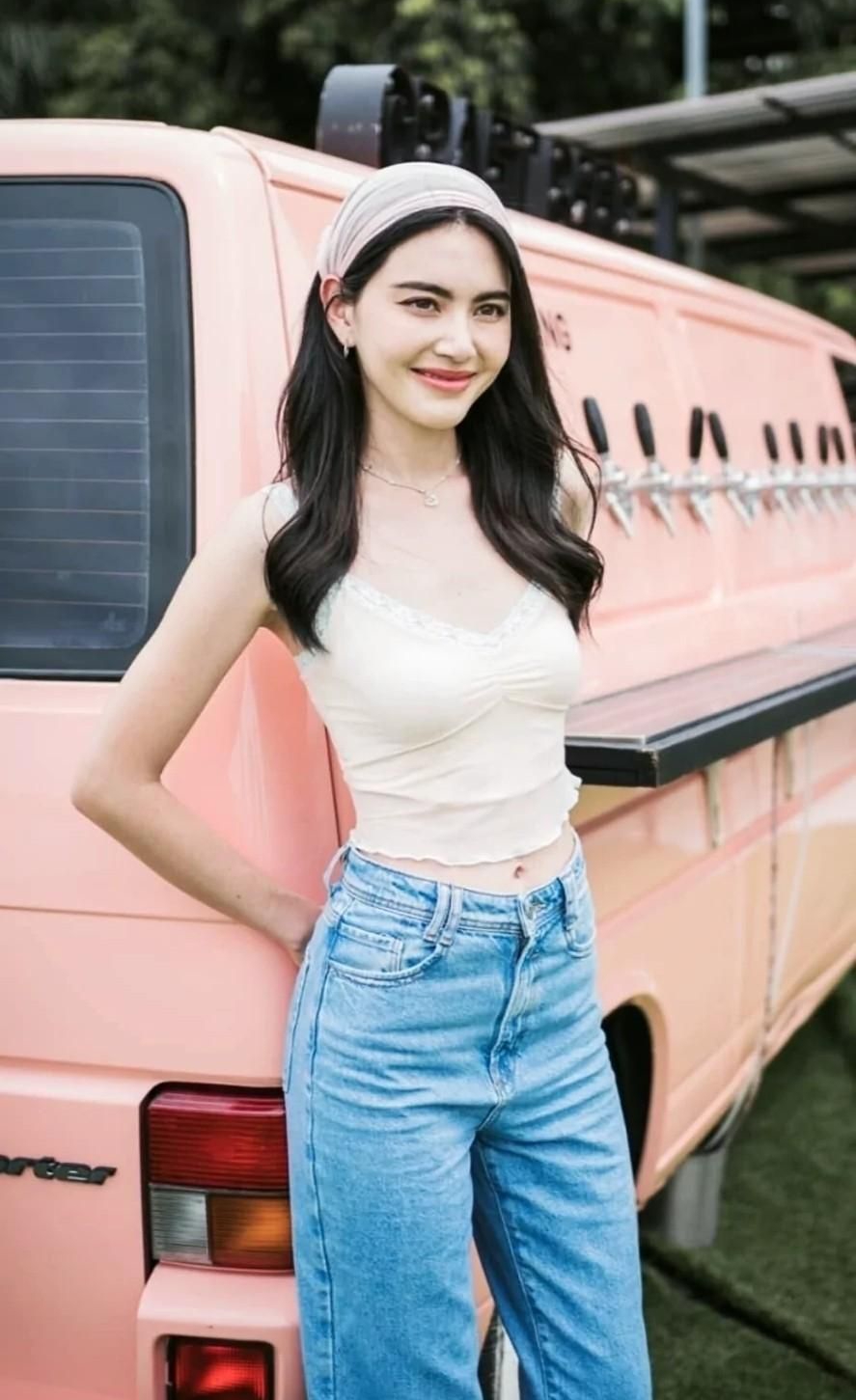 黛薇卡·霍内高清冷艳美照,楚楚动人!__财经头条