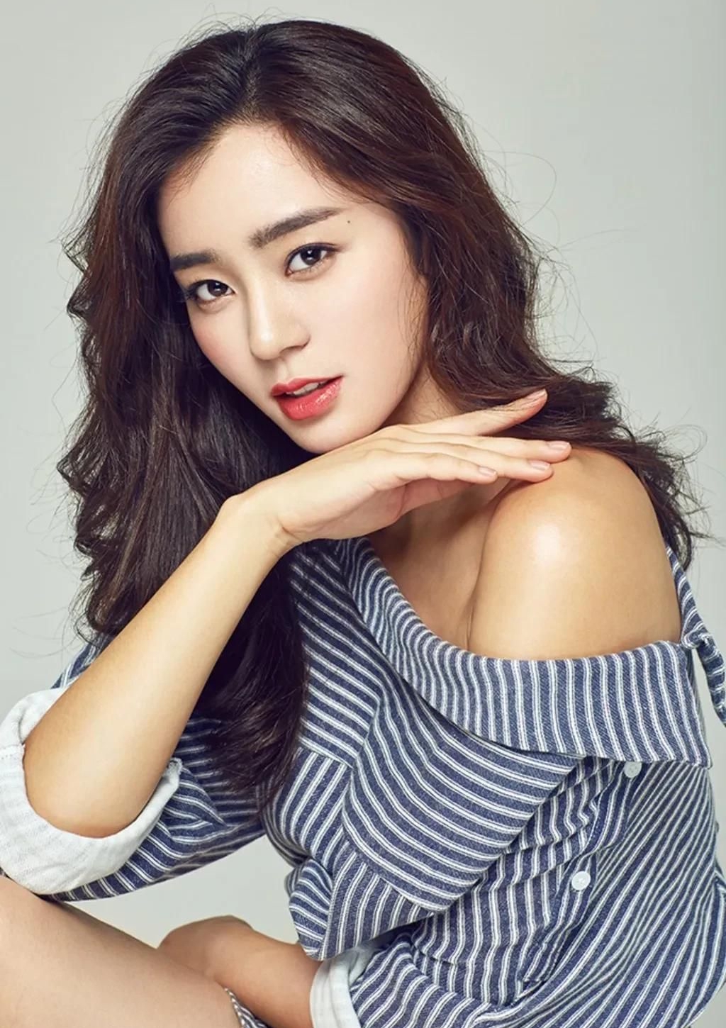 张梦露靓丽妩媚娇俏可人时尚写真