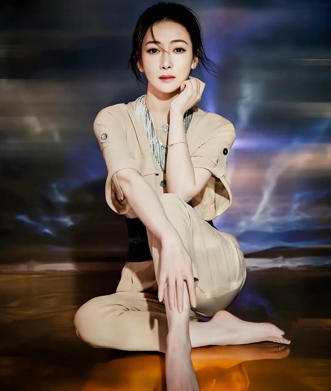 陈紫涵端庄优雅恬静写真,惊艳迷人!_高清图集_新浪网