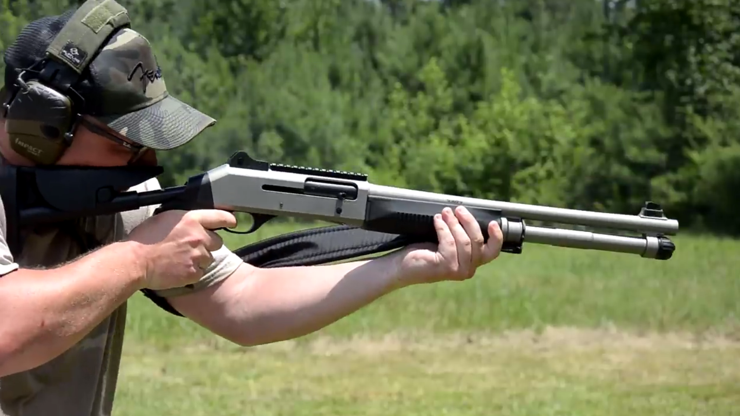 专为美军打造的霰弹枪,命名m1014,商业名称伯奈利m4超级90