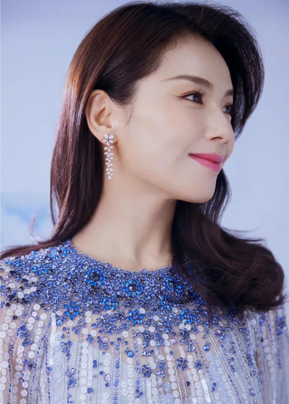 刘涛的清雅美照,灵动优雅,明艳动人!__财经头条