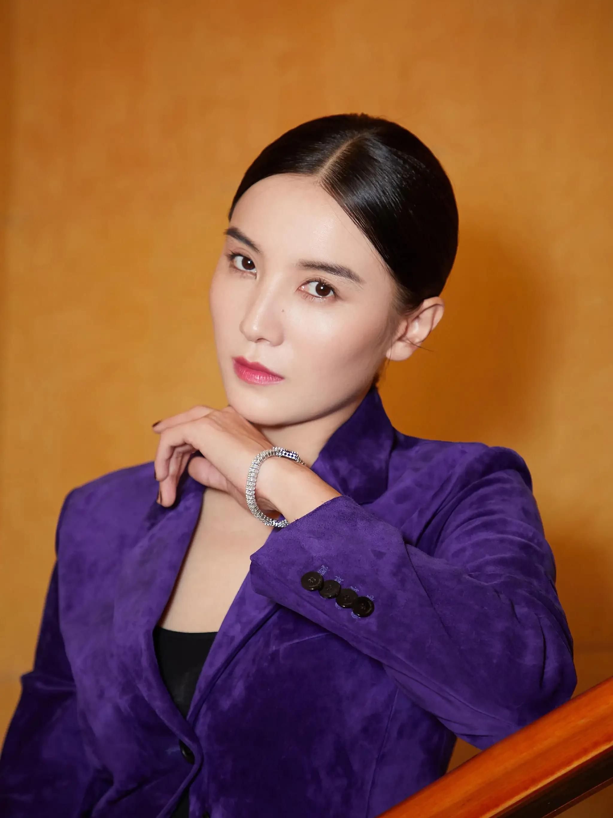 温柔清新的宋佳,雍容华贵,美艳动人!_高清图集_新浪网