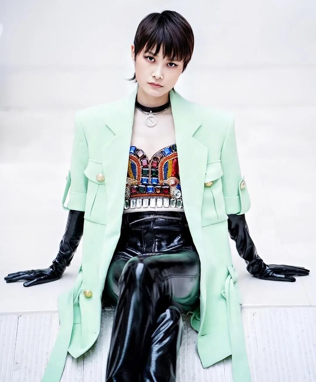 李宇春粉嫩佳人惊艳写真,惊艳迷人!__财经头条