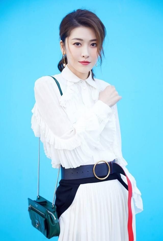 周丽淇的优雅美照美丽大方