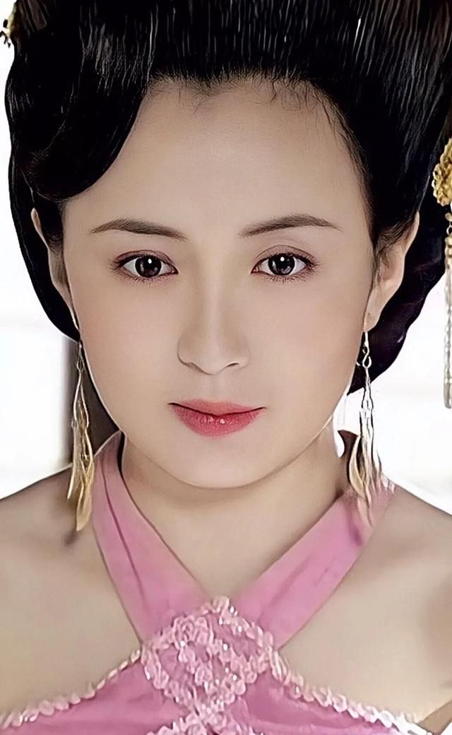 杨童舒：妖娆动人，艳光四射！