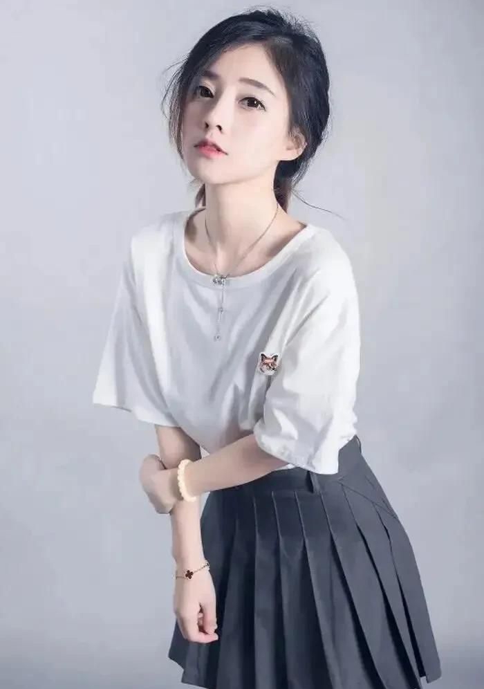 冯提莫端庄优雅温柔写真,娇俏可人!_高清图集_新浪网