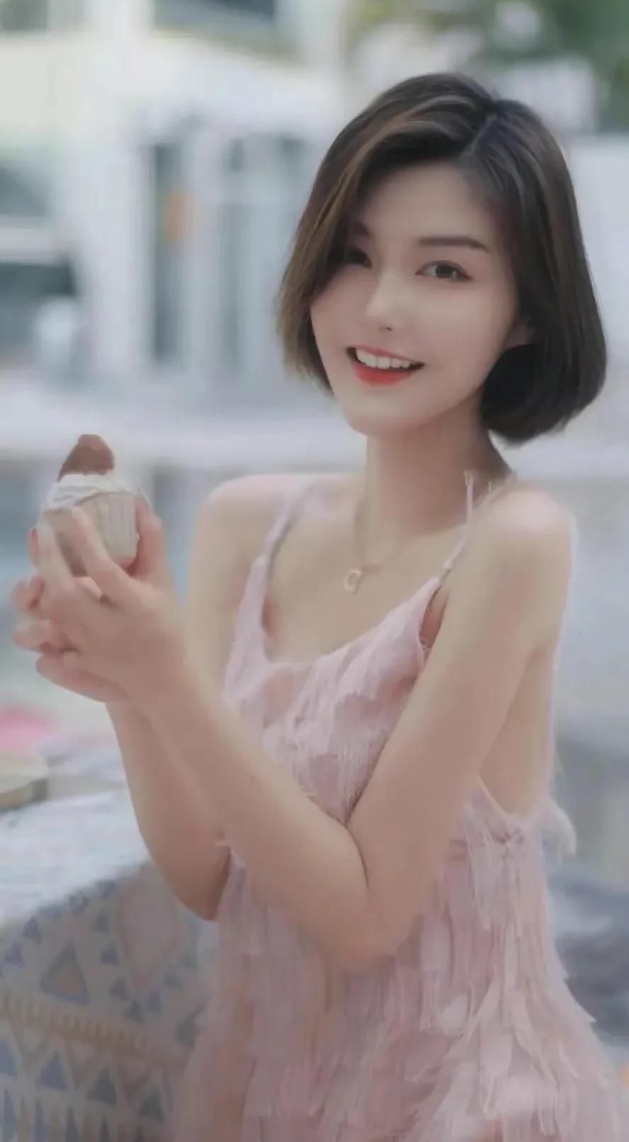 程儿芳菲妩媚青春靓丽娇俏可人