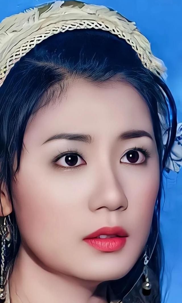 贾静雯 貌美如花,优雅迷人!__财经头条