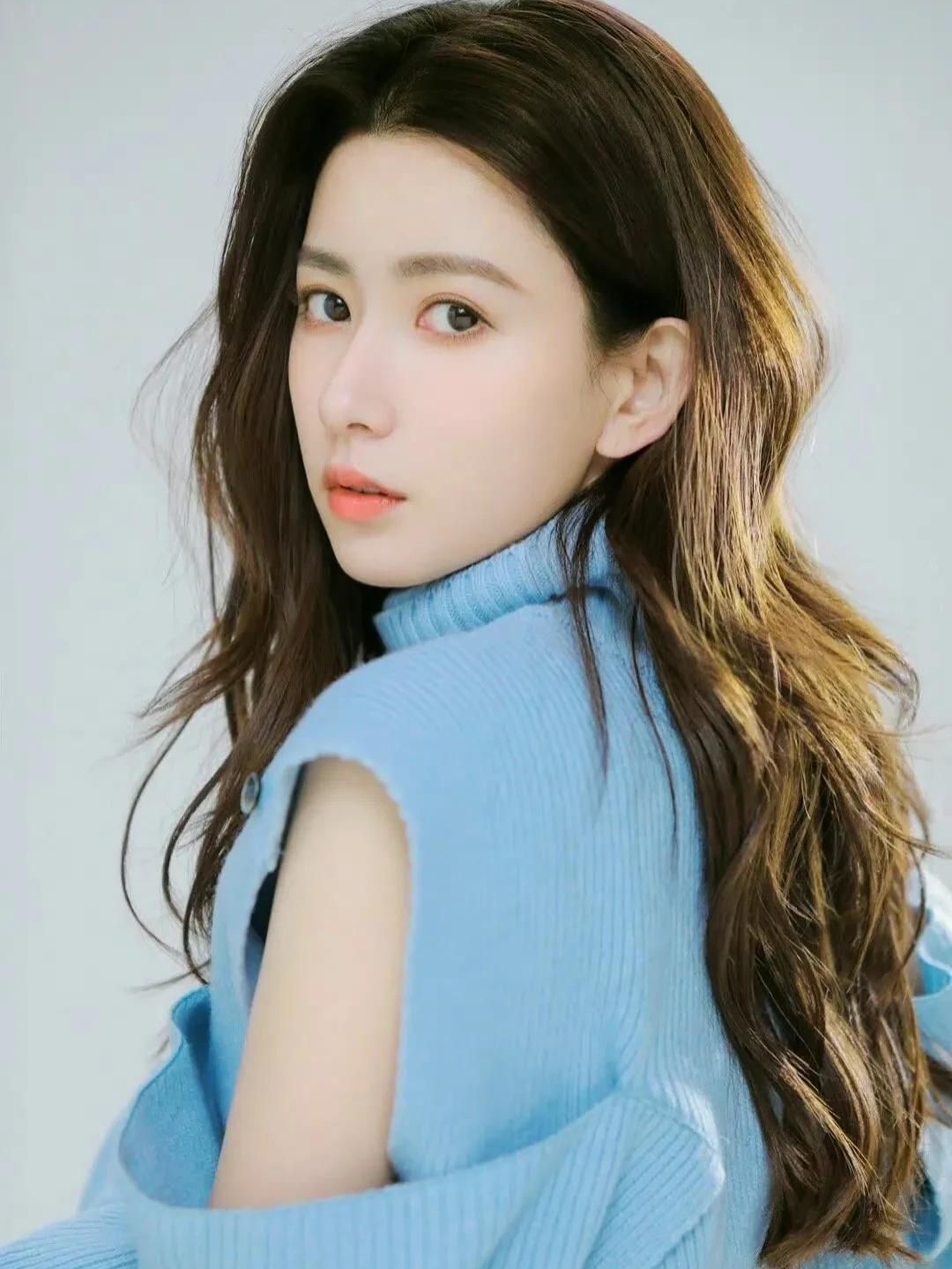 王秋紫高清清纯美图,优雅迷人!__财经头条