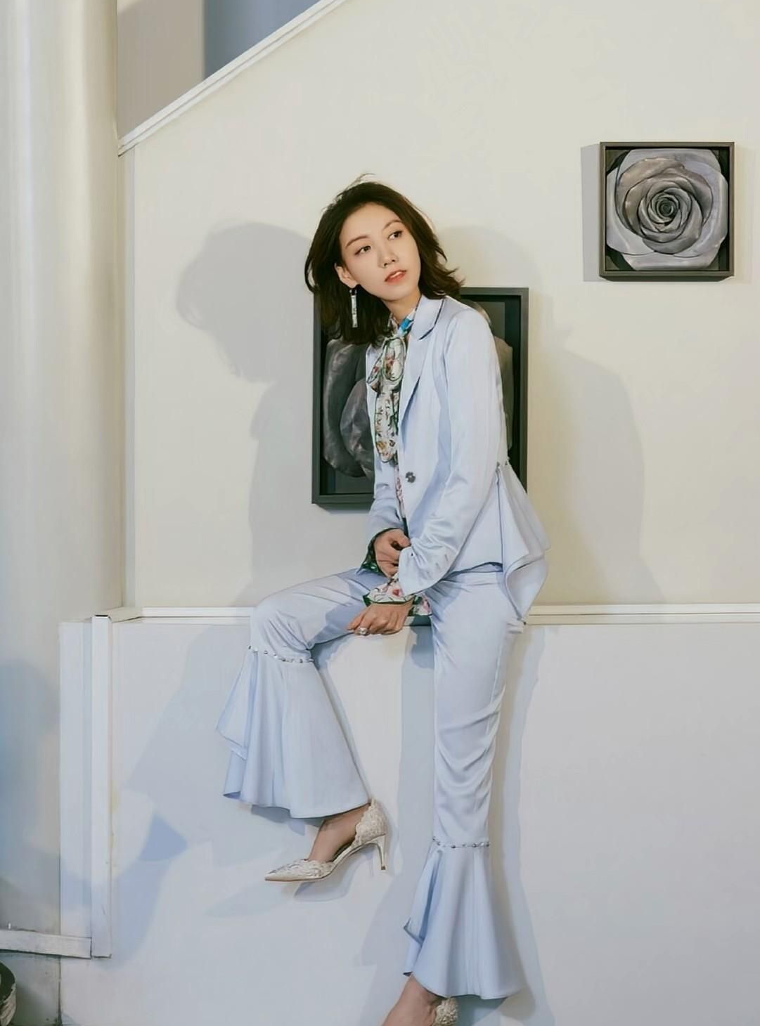 高露粉嫩佳人明艳写真,优雅迷人!_高清图集_新浪网