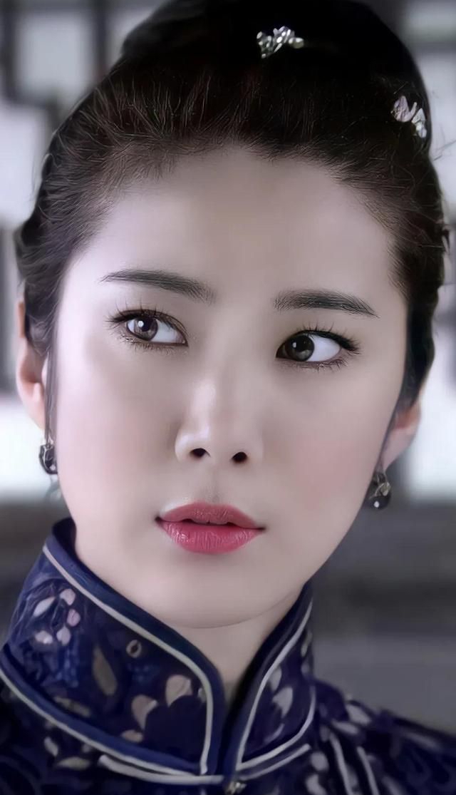 王珂穿旗袍太美了,温文儒雅!_高清图集_新浪网