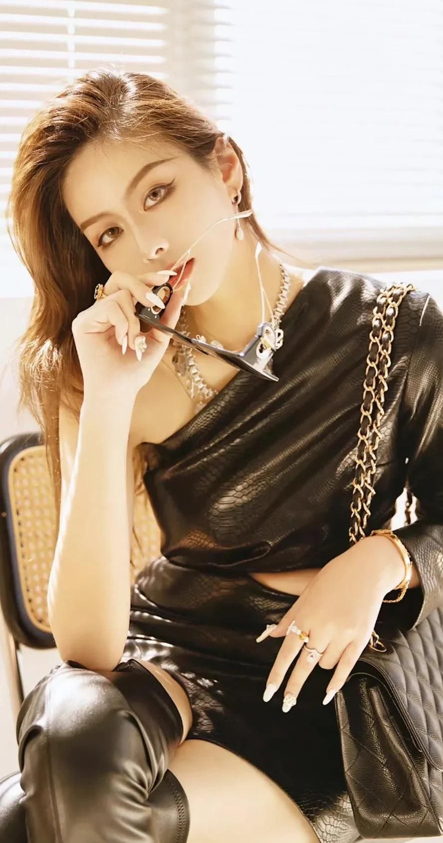 胡安琪清纯绝美俏丽写真,美艳动人!__财经头条