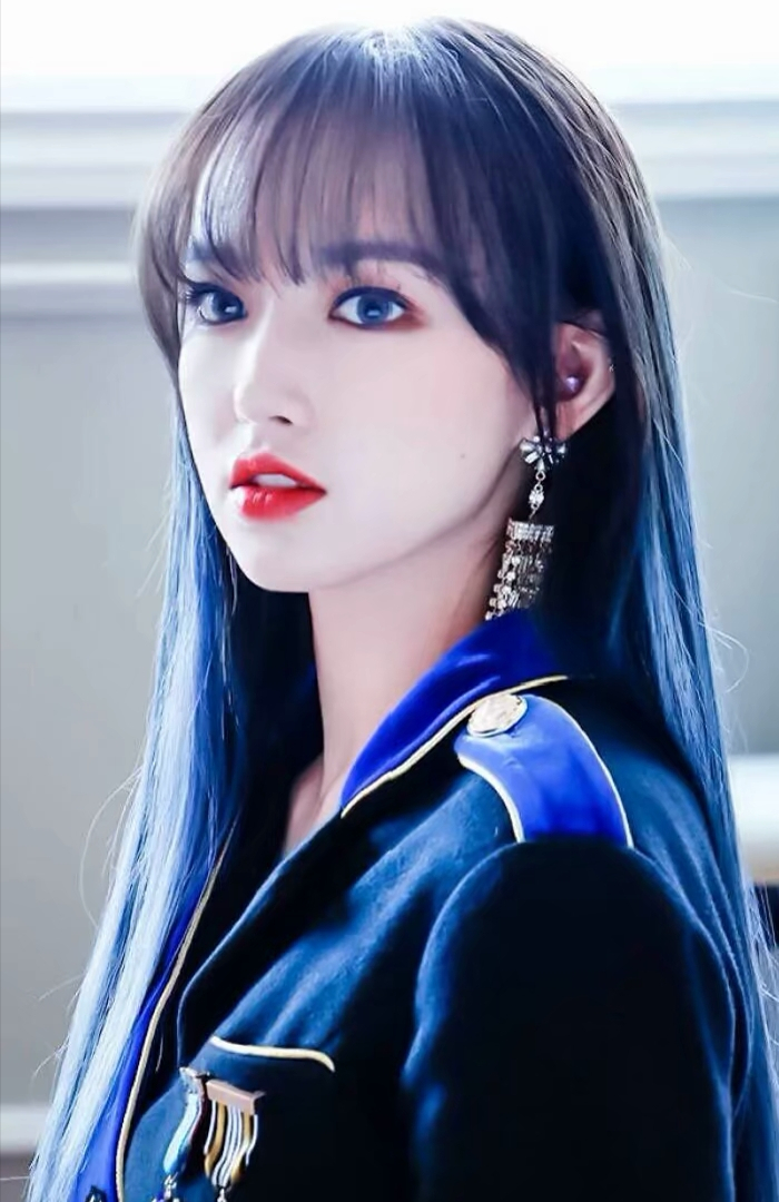 程潇高清冷艳美照惊艳迷人