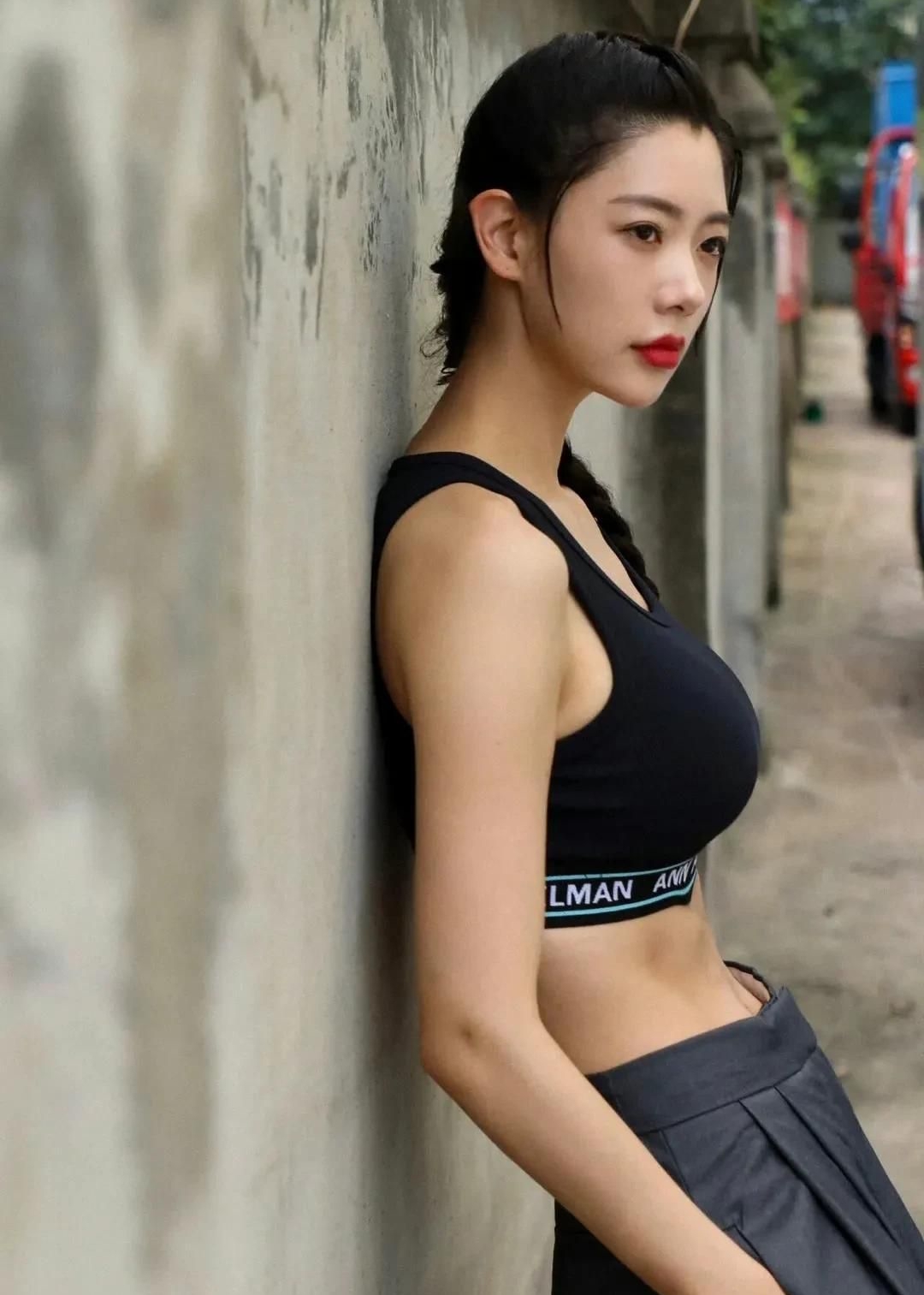 克拉拉高清美艳写真,优雅迷人!__财经头条