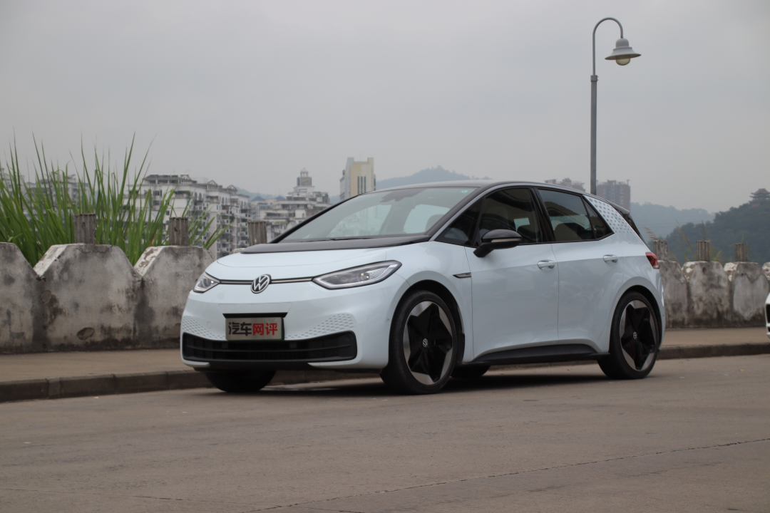 试驾上汽大众ID.3 欧洲精品小车！城市穿梭利器！-新浪汽车