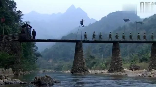 瑶山大剿匪:洪风抓住邱雨,洪风执意要上天门山,副队长反对.