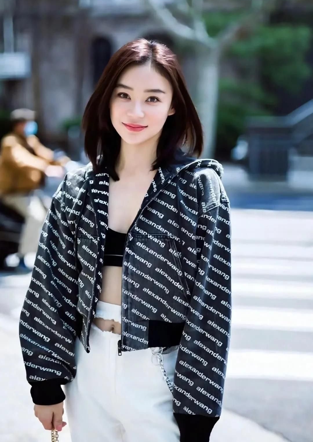 袁姗姗端庄优雅娴静写真,优雅迷人!__财经头条