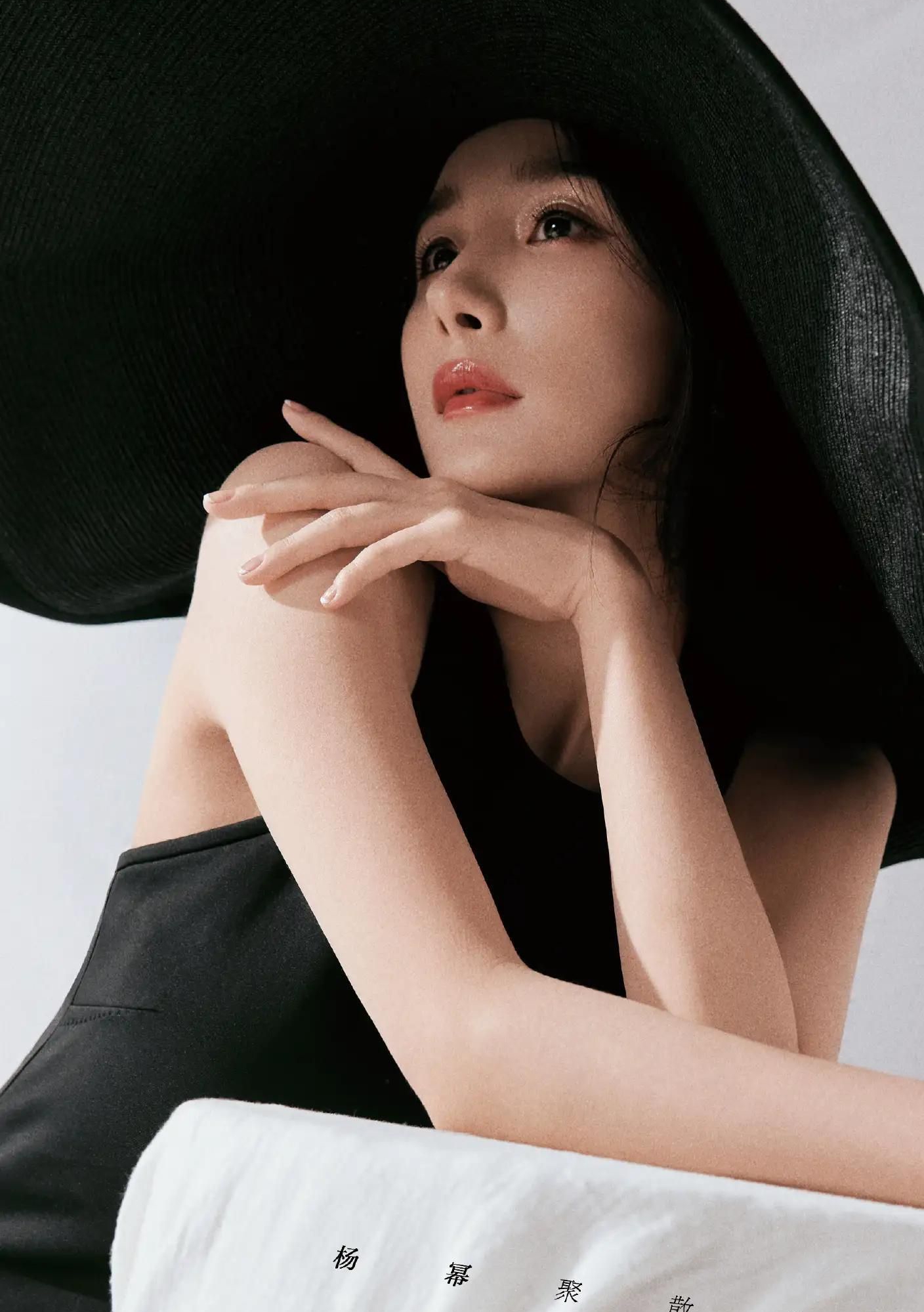 杨幂时尚写真,大秀小蛮腰,宽檐礼帽芭蕾舞裙,明艳动人!