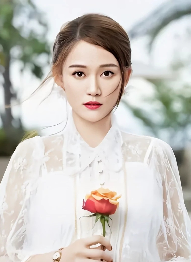 陈乔恩精致优雅温婉写真,楚楚动人!_高清图集_新浪网