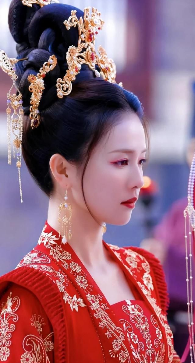 白鹿一生一世美人骨,美艳动人!__财经头条