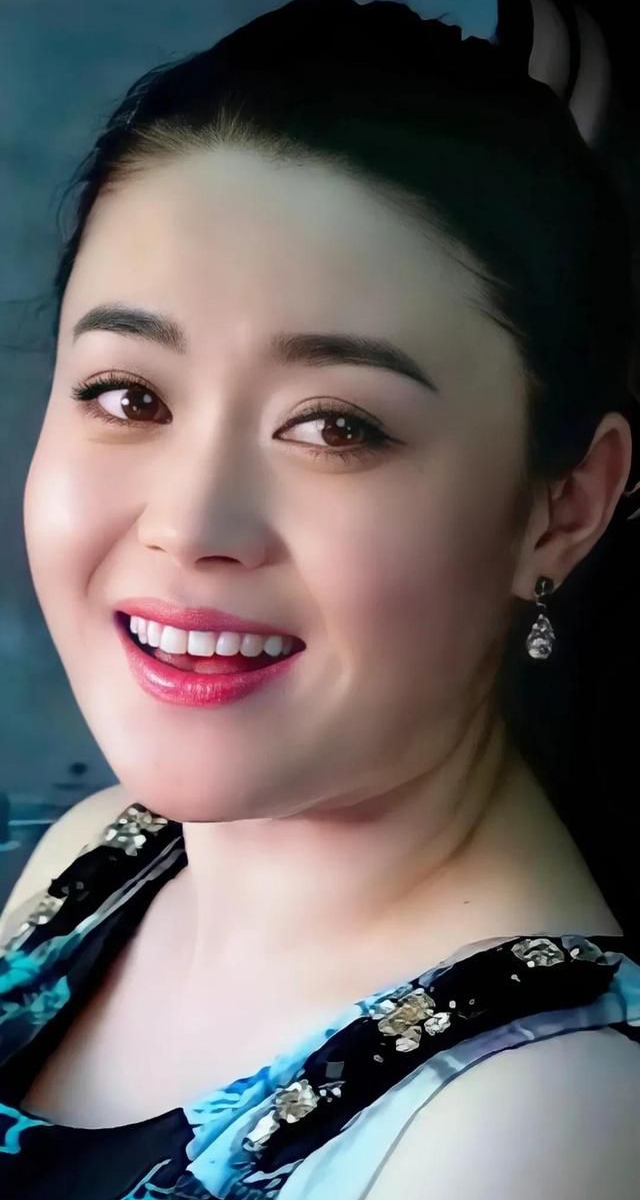 关婷娜:清艳脱俗,妖娆动人!__财经头条